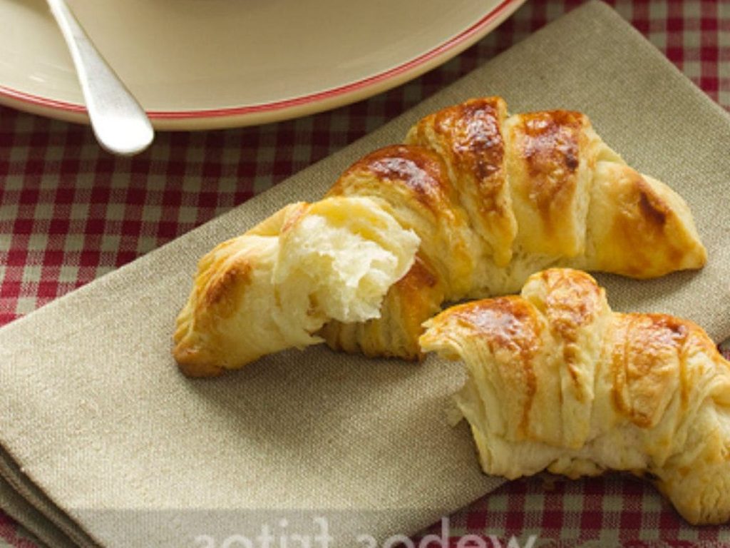 croissants dorados y crujientes