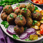 Koftas de papa morada con perejil y cebolla morada